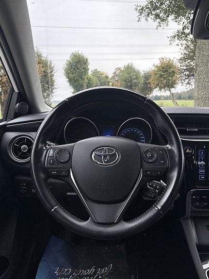 Toyota Auris 13 of 30