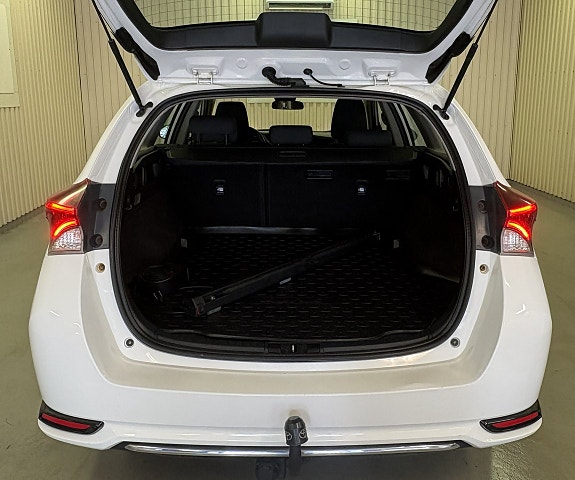 Toyota Auris 8 of 21