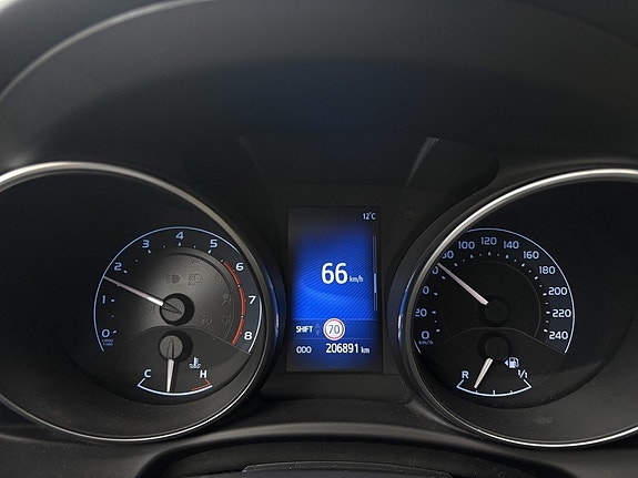 Toyota Auris 24 of 30