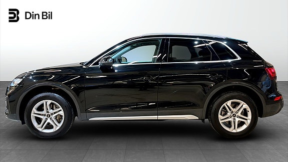 Audi Q5 2 of 21