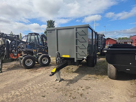 Palmse Trailer 1217 2 of 4