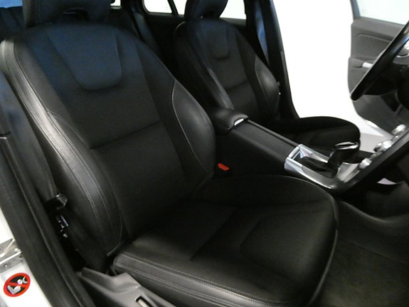 Volvo V60 17 of 23