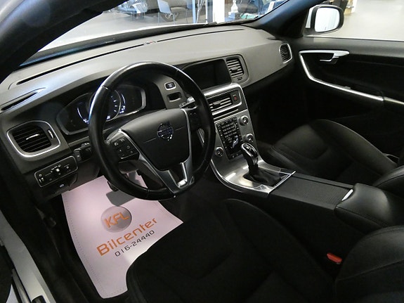 Volvo V60 13 of 23