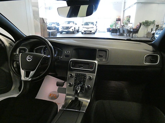 Volvo V60 14 of 23