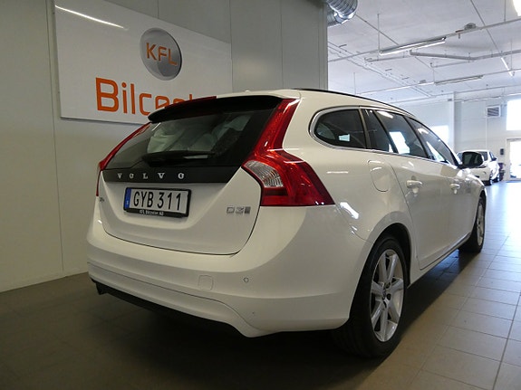 Volvo V60 8 of 23