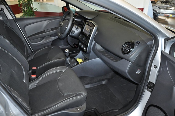 Renault Clio 9 of 14