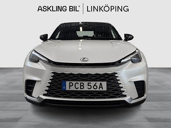 Lexus LBX 4 of 10