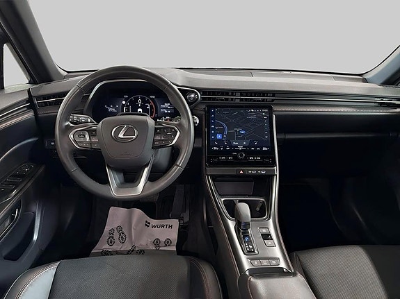 Lexus LBX 7 of 10