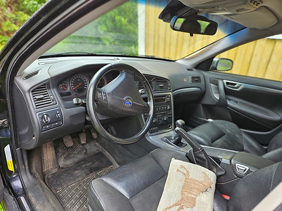 Volvo V70 2 of 4