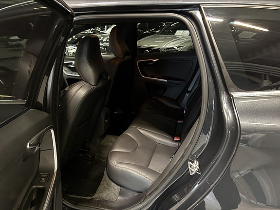 Volvo XC60 11 of 20