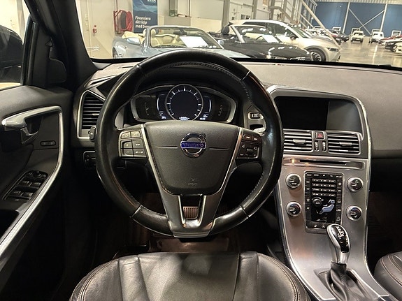 Volvo XC60 13 of 20