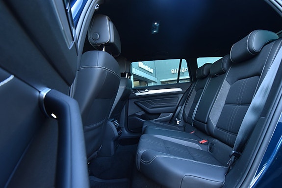 Volkswagen Passat Alltrack 12 of 30
