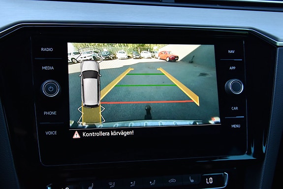 Volkswagen Passat Alltrack 19 of 30