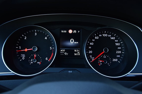 Volkswagen Passat Alltrack 27 of 30