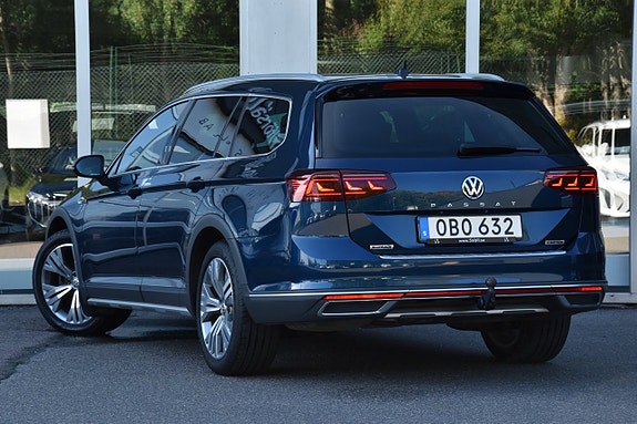 Volkswagen Passat Alltrack 5 of 30