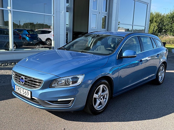 Volvo V60 2 of 17