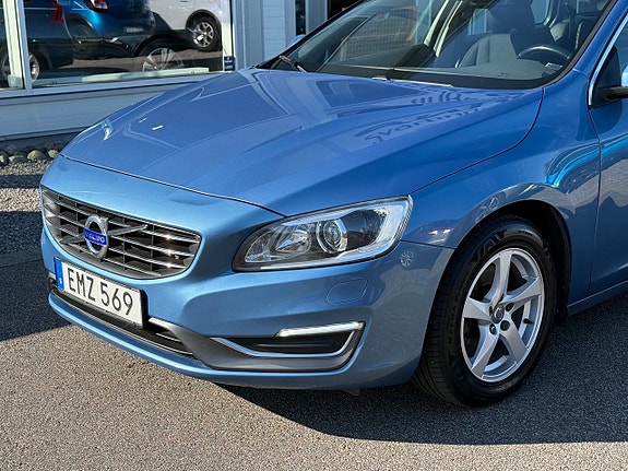 Volvo V60 3 of 17