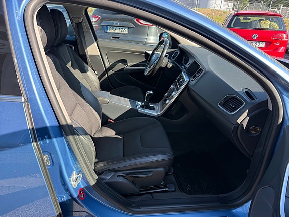 Volvo V60 10 of 17