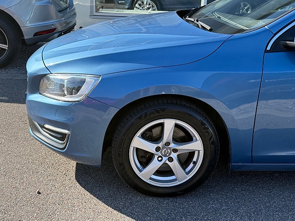 Volvo V60 4 of 17
