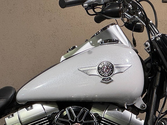 Harley-Davidson FAT BOY FLSTFB 2 of 8