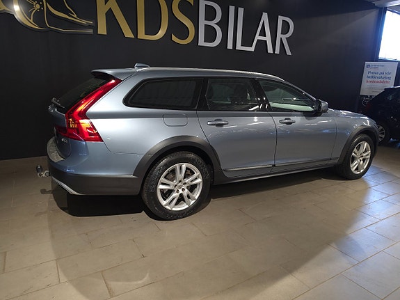 Volvo V90 Cross Country 4 of 13