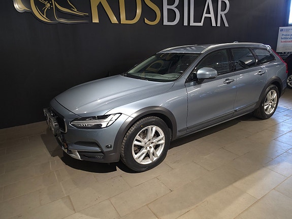 Volvo V90 Cross Country 2 of 13