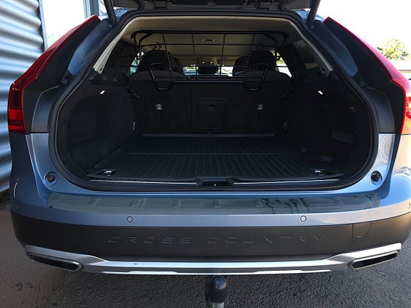 Volvo V90 Cross Country 13 of 13