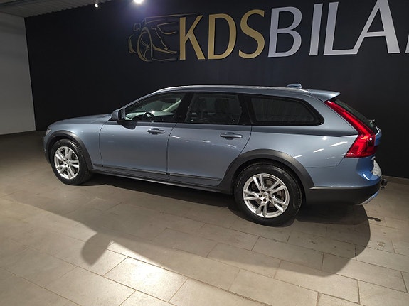 Volvo V90 Cross Country 3 of 13