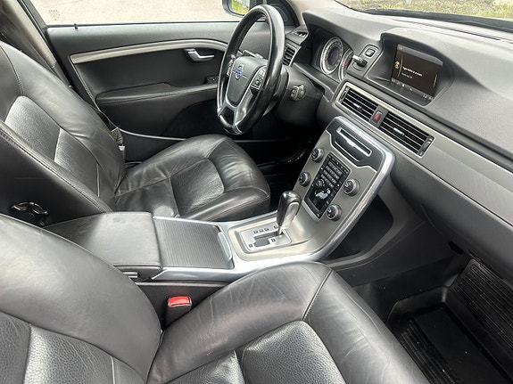 Volvo V70 11 of 16