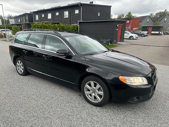 Volvo V70 3 of 16