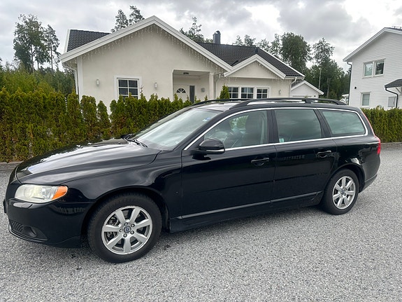 Volvo V70 12 of 16