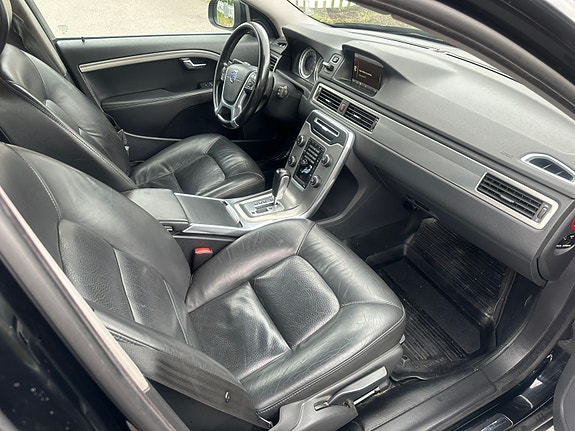 Volvo V70 10 of 16