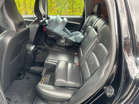 Volvo V70 13 of 16