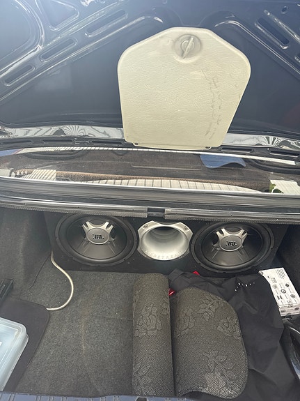 BMW 320i 4 of 5