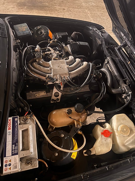 BMW 320i 2 of 5