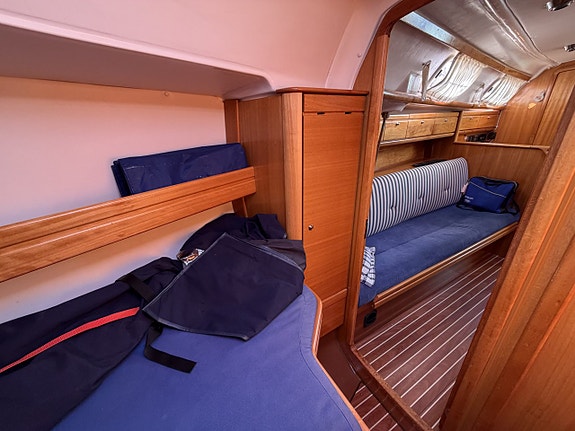 Bavaria 30 cruiser 12 of 23