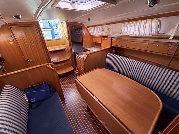 Bavaria 30 cruiser 13 of 23