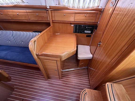 Bavaria 30 cruiser 5 of 23