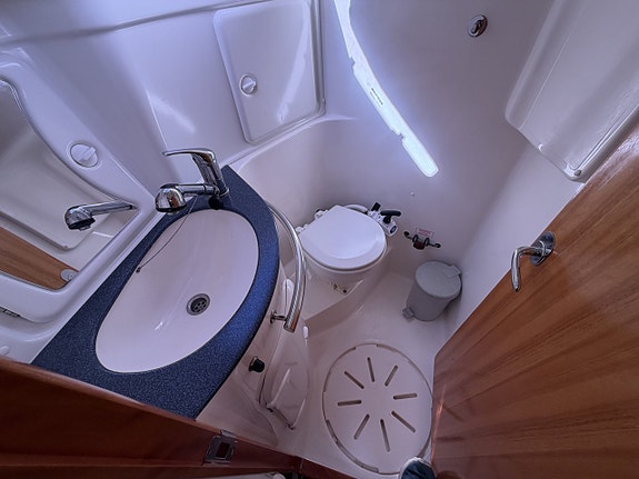 Bavaria 30 cruiser 16 of 23