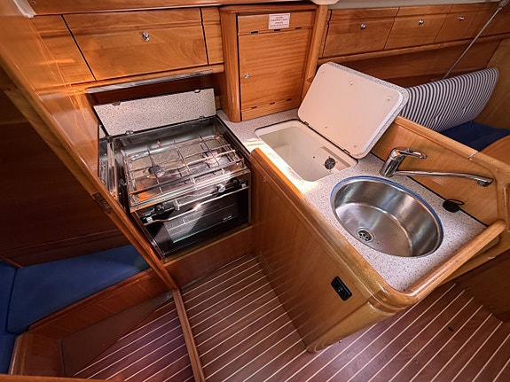 Bavaria 30 cruiser 4 of 23
