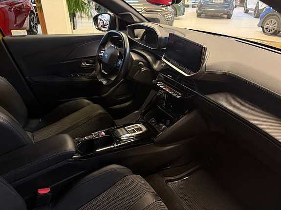 Peugeot e-208 14 of 14