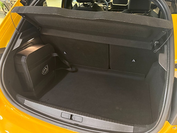 Peugeot e-208 7 of 14