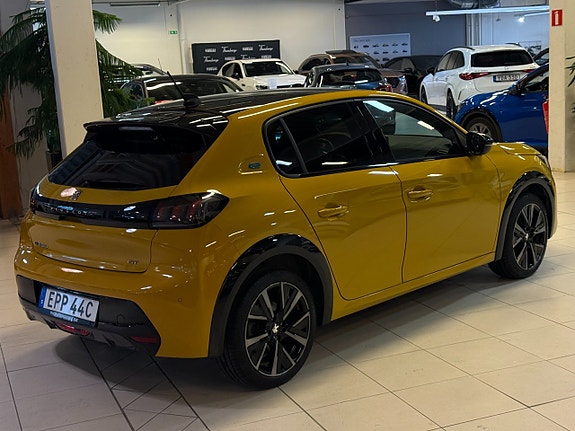 Peugeot e-208 5 of 14