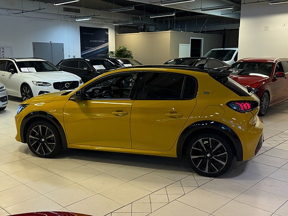 Peugeot e-208 3 of 14