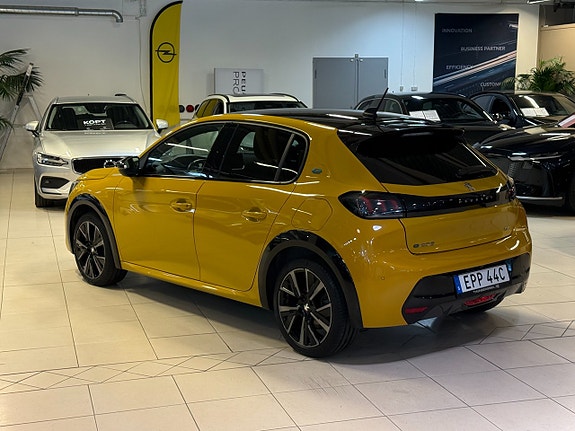 Peugeot e-208 2 of 14