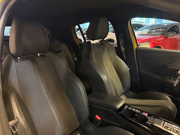 Peugeot e-208 13 of 14