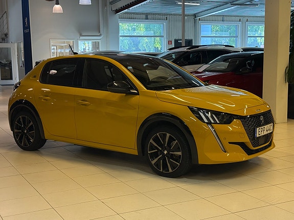 Peugeot e-208 6 of 14