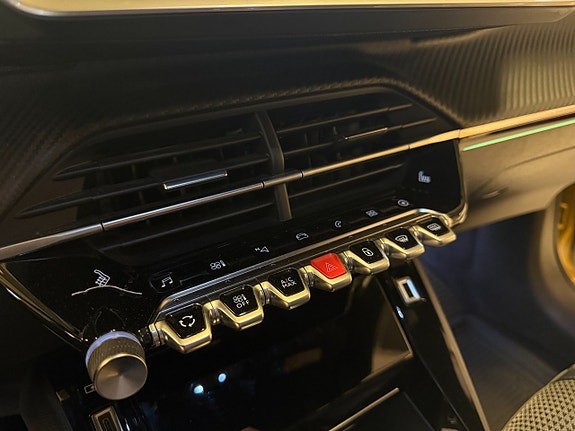 Peugeot e-208 10 of 14