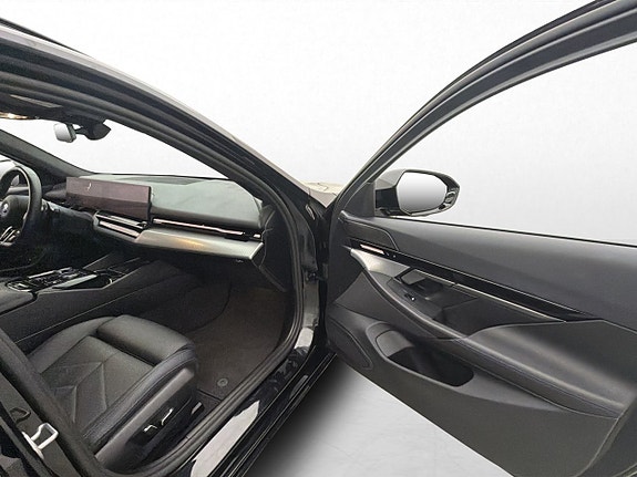 BMW 530e 17 of 30