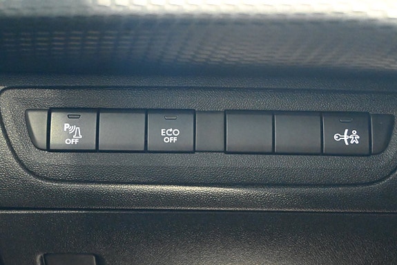 Peugeot 2008 16 of 19